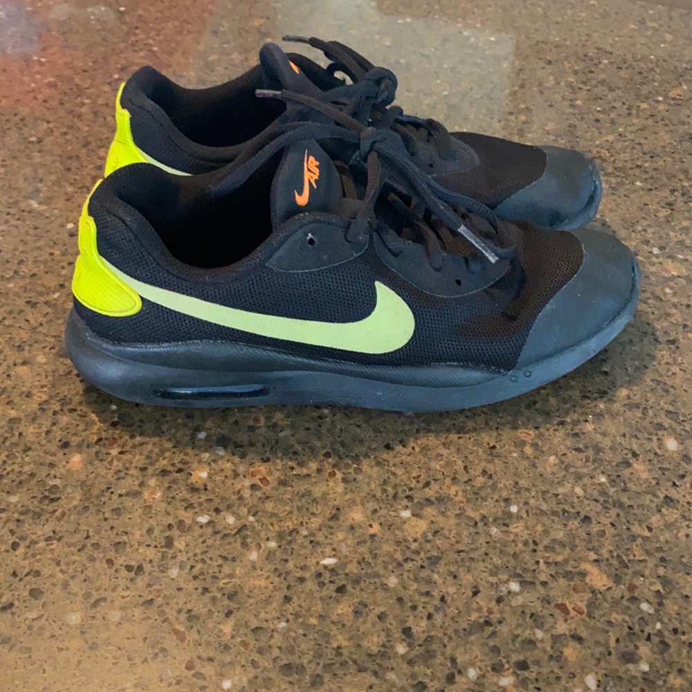 Boys Nike size 5 youth